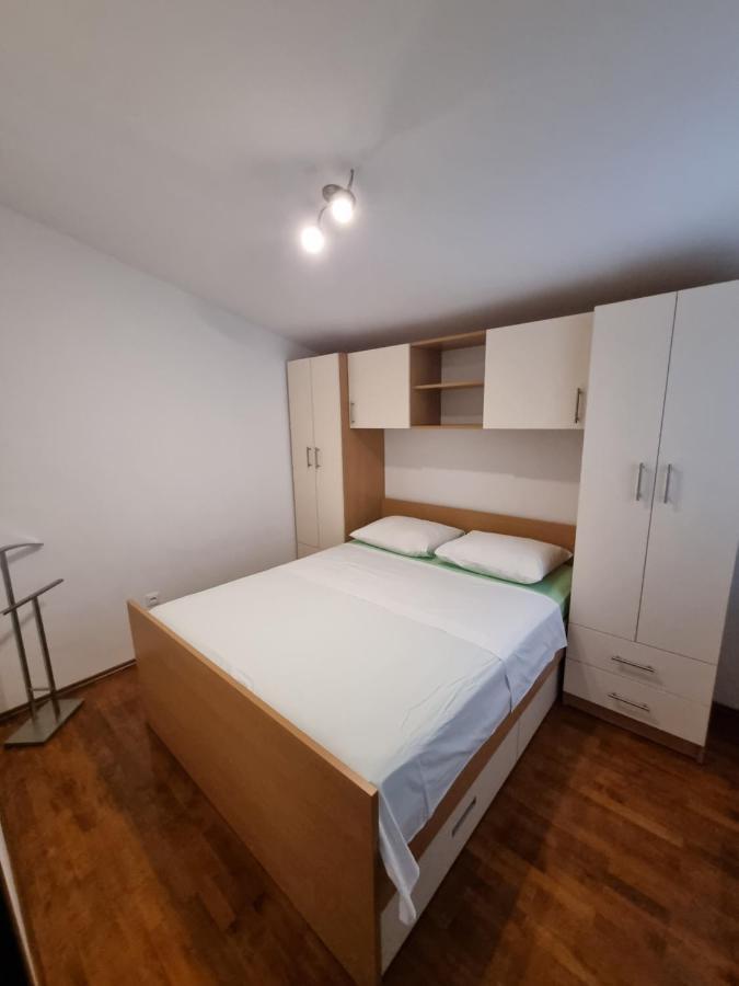 Apartments Jadran プリモシュテン エクステリア 写真