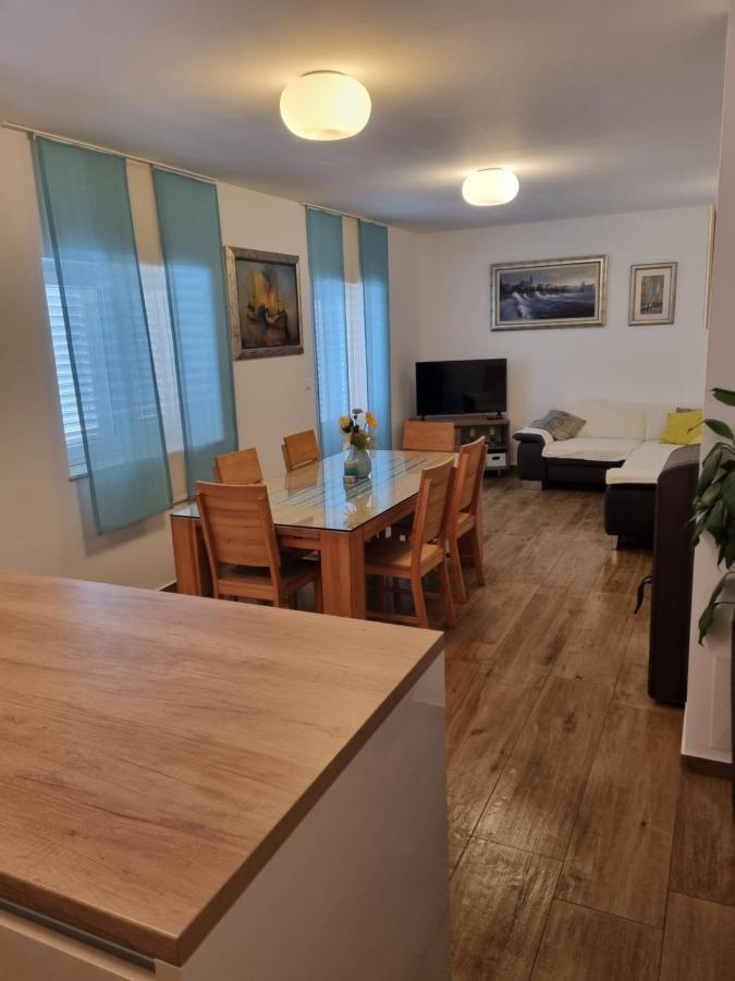 Apartments Jadran プリモシュテン エクステリア 写真