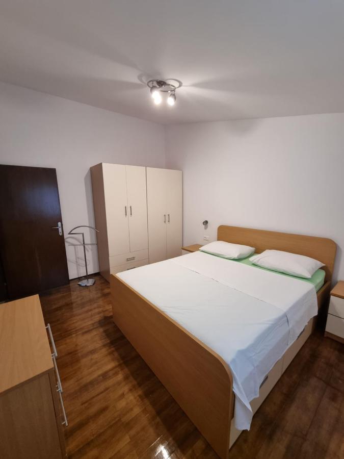 Apartments Jadran プリモシュテン エクステリア 写真